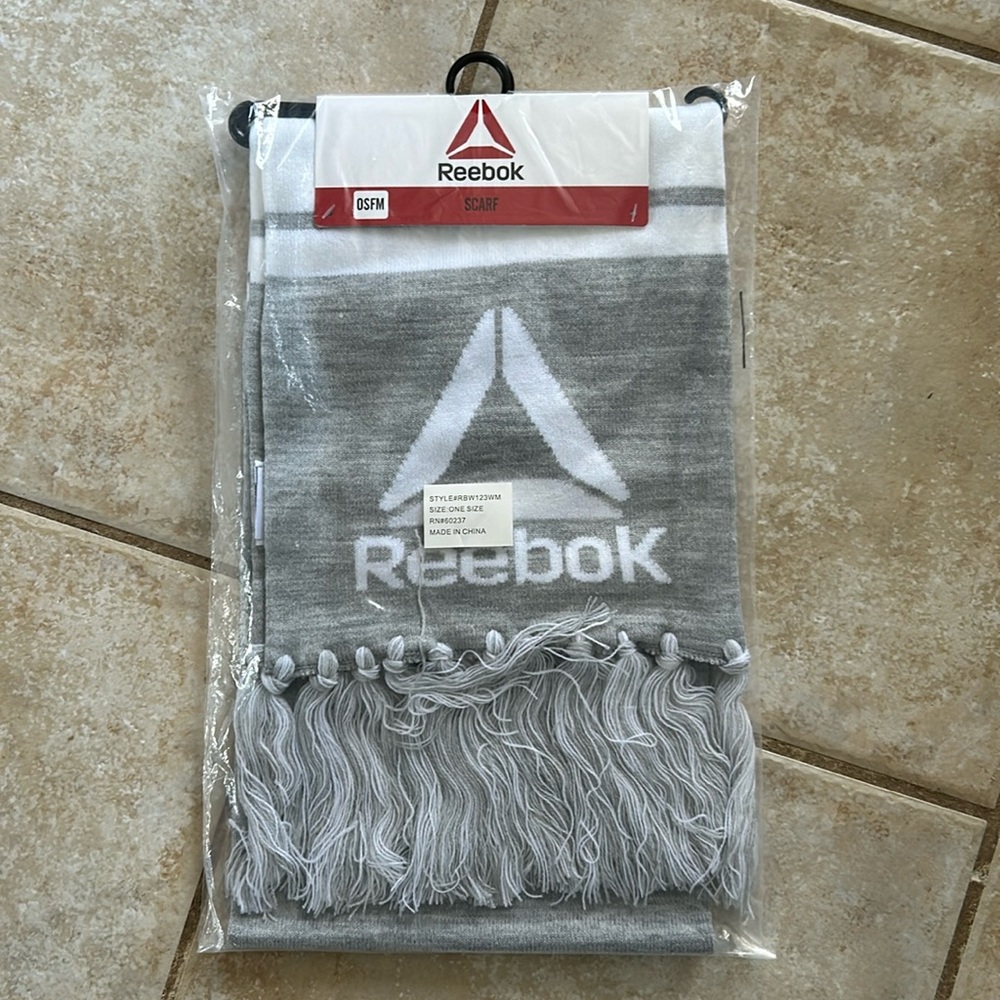 NWT Reebok Rally Spell Out Fringe Scarf